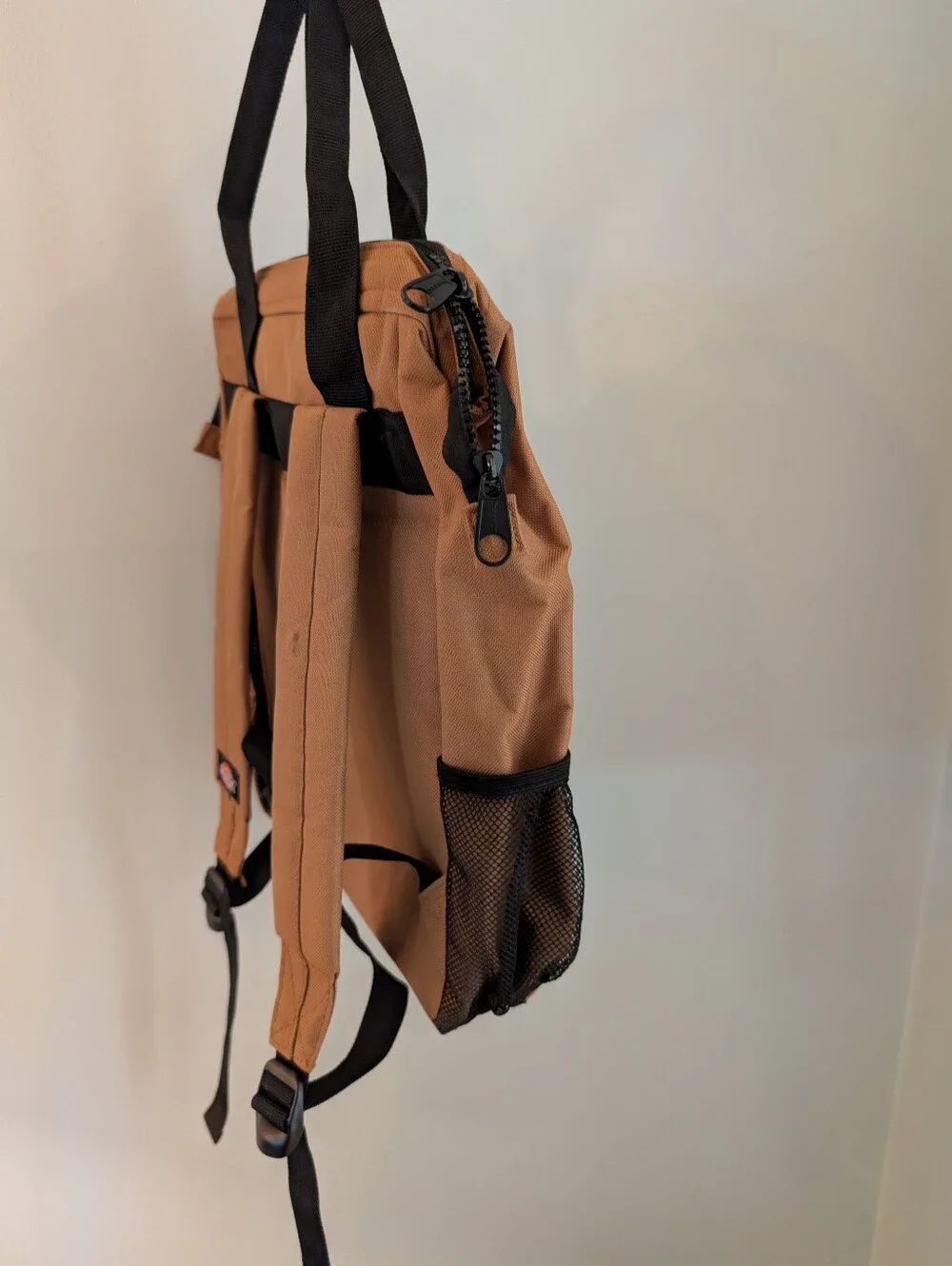 Dickies Sturdy Brown Backpack - Picture 5 of 16